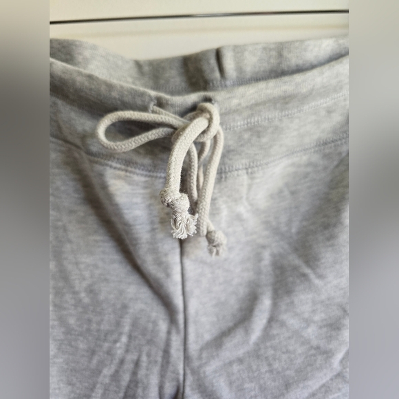 NWT- GAP, Arch Logo Fleece Joggers,Light Gray Heather, Size Large - Picture 6 of 8
